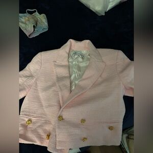 I'm selling a plush pink brand new Zara cropped blazzer